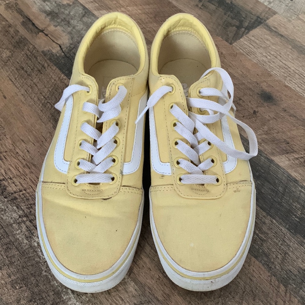 barely worn size 9.5 yellow vans.